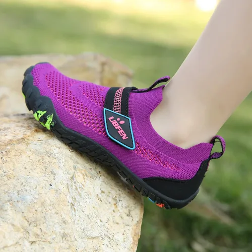 Vista 6 de UBFEN Zapatos de agua para niños y niñas, calcetines acuáticos descalzos, playa, deportes, natación, piscina, secado rápido, ligeros, niños pequeños