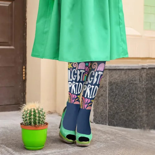 Vista 5 de devor Tube Socks Women High Knee Socks Girls Liner Socks Funny Lgbt love Prides lesbian gay gay Prides bi Prides Socks