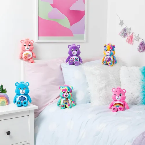 Vista 8 de Care Bears Oso Good Vibes con Purpurina de 9" - Tie-Dye Multicolor, ¡Hecho de Materiales Reciclados! – Bueno para Niñas y Niños, Coleccionistas