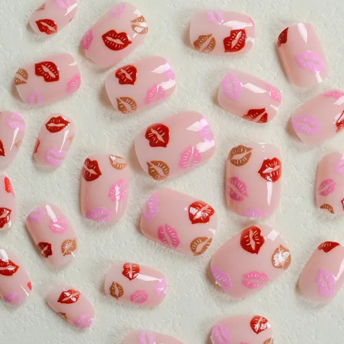 Vista 4 de Uñas postizas a presión para San Valentín, uñas postizas cortas cuadradas MABKJLF nude con diseños de labios, cobertura completa, pegamento