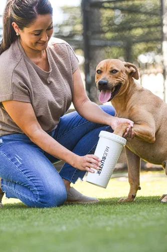 Vista 5 de Dexas MudBuster Limpiador portátil de patas para perros, grande, color blanco brillante, edición especial, suministros y accesorios de primera