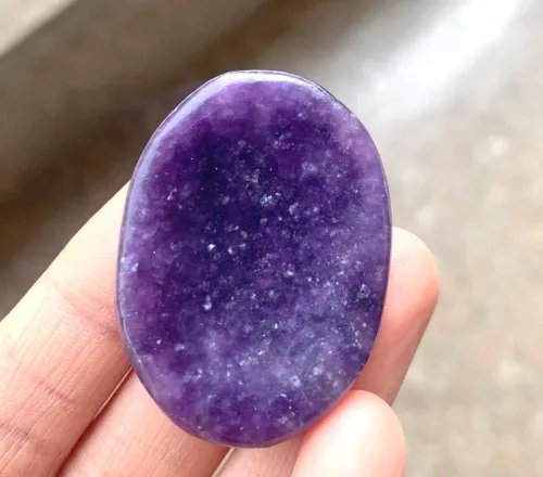 Vista 19 de Hermosa piedra de pulgar curativa de amatista para el pulgar, piedra de pulgar para el bienestar, reiki, Feng Shui, regalos tranquilos, perfecto