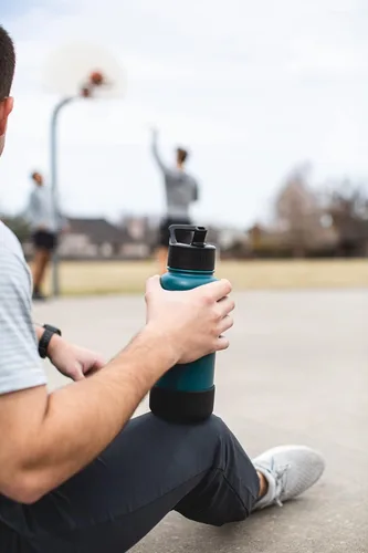 Vista 3 de Base simple y moderna para botellas de agua Summit SÓLO Se adapta a tamaños de 32oz y 40oz NO se adapta a Trek, Classic, Voyager, Tazas Funda