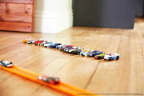 Vista 2 de Hot Wheels Paquete de 10 autos o camiones de juguete, juego de 10 vehículos a escala 1:64 para niños y coleccionistas (los estilos pueden variar)