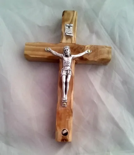 Vista 2 de HolyRoses Crucifijo de pared de madera de olivo hecho a mano con piedra de Belén Recuerdo genuino de Tierra Santa Decoración espiritual