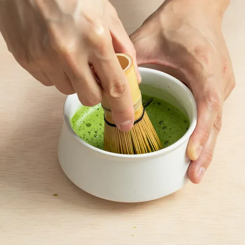 Vista 7 de Naoki Matcha Juego de batidor japonés de bambú (Chasen) Matcha