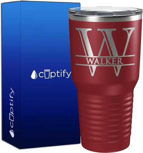 Vista 45 de Vaso personalizado de regalo de cumpleaños para mujeres y hombres, con monograma de escritura dividida, inicial y nombre grabado en negro, taza