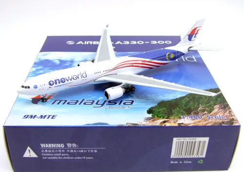 Vista 2 de Phoenix Model PHX04358 1:400 Malaysia Airlines Airbus A330-300 Reg #9M-MTE One World (prepintado/preconstruido)