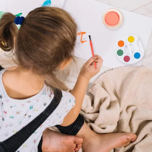 Vista 6 de Paquete de 24 mini pintura de acuarela, kit de mini paleta de pintura de 5 colores a granel con pinceles, recuerdos de fiesta artística para niños