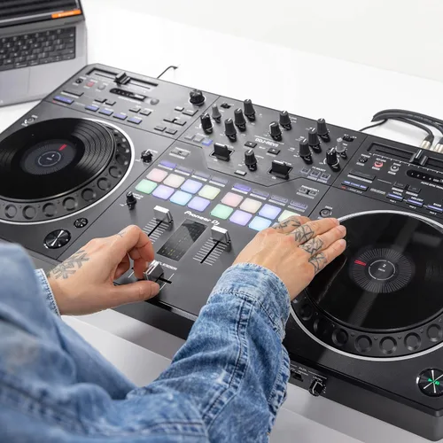 Vista 8 de Pioneer DJ DDJ-REV5 Controlador de DJ de rendimiento de 2 canales estilo Scratch (Negro)