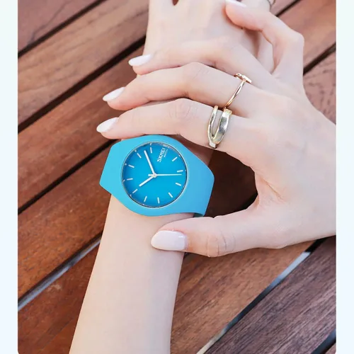 Vista 3 de Gosasa Casual estilo simple correa de silicona mujeres hombres deportes relojes 30M impermeable