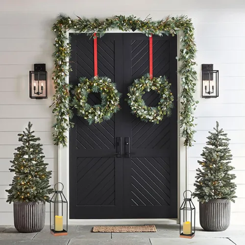 Vista 7 de Perfnique Linternas de metal con madera de pino, juego de 2 linternas de estilo casa de campo decorativas con vela sin llama impermeable
