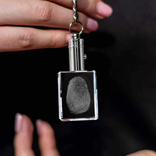Vista 5 de ArtPix 3D Llaveros personalizados con luz LED, llavero grabado con láser 2D personalizado con foto, gran regalo para el Día de los Caídos