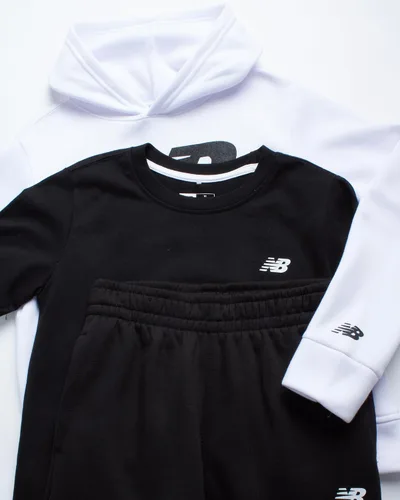 Vista 2 de New Balance Conjunto deportivo para niños, camiseta de manga corta de 3 piezas, sudadera de forro polar con capucha y pantalones deportivos (8-12)