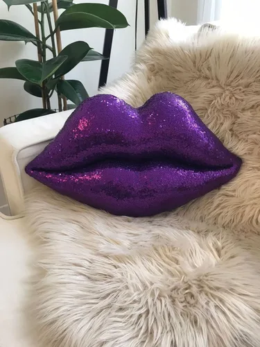 Vista 3 de Almohadas de tiro de labios morados Almohada decorativa para labios con purpurina dorada