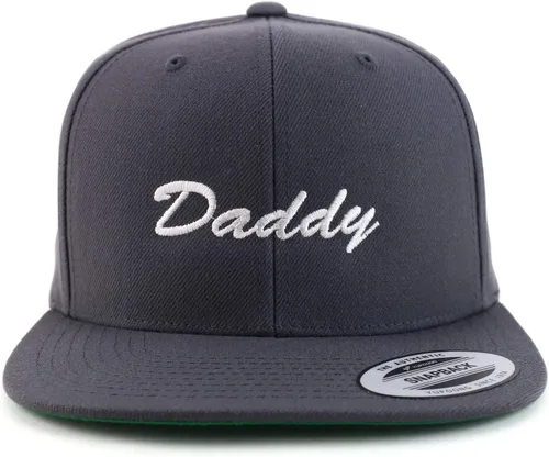 Vista 2 de Trendy Apparel Shop Flexfit Daddy Script Font Bordado Estructurado Flatbill Snapback Cap Carbón vegetal