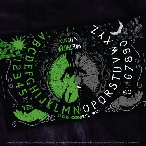 Vista 5 de Ouija: Miércoles Inspirado en la popular serie original Miércoles Juego de mesa clásico coleccionable Ouija Juego y mercancía con licencia