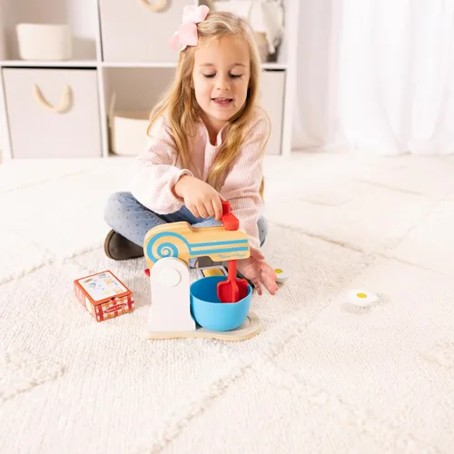 Vista 3 de Juego de batidor de madera para tortas de Melissa & Doug, 11 piezas, accesorios de comida y cocina, individual, Multicolor