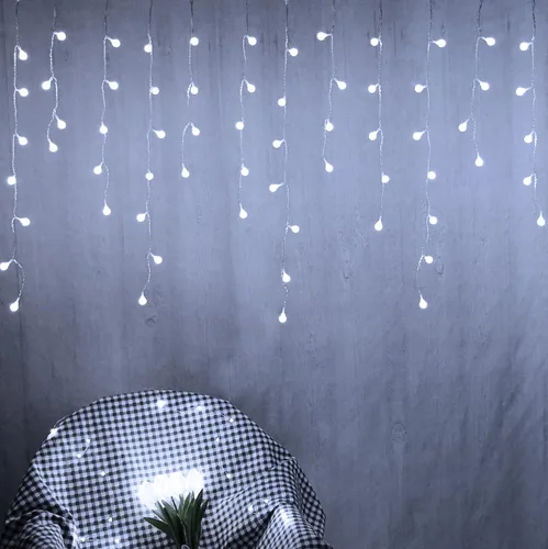 Vista 7 de YOLIGHT Luces de hadas para cortina, luz de bola de icículo alimentada por USB/batería, 13 pies 96 luces LED de globo colgantes para dormitorio