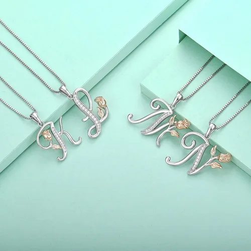 Vista 4 de STARCHENIE Collar con inicial para mujer, plata de ley, 26 letras del alfabeto, colgante de flor de rosa, regalos para familiares, hermanas y amigas