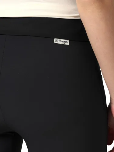 Vista 4 de ATG by Wrangler Womens Fwds Pull-on Kick Flare Pant Negro