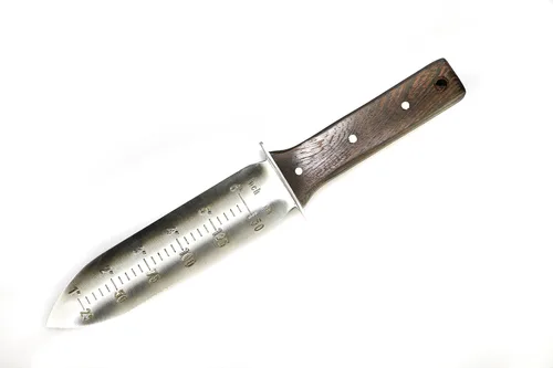 Vista 8 de Hori Hori - Cuchillo japonés de jardinería prémium - Cuchillos de jardín de espiga completa con funda de cuero
