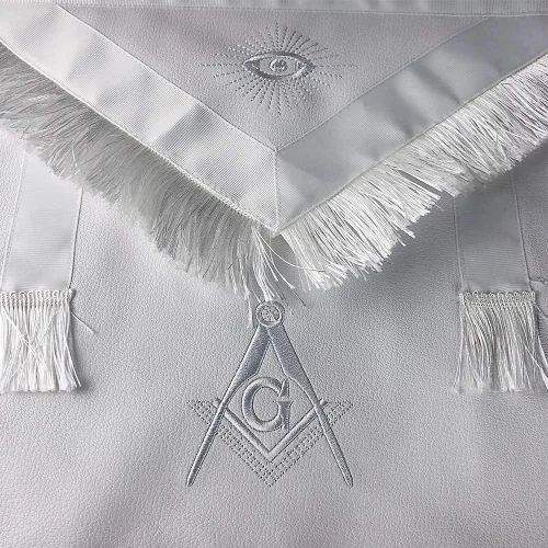 Vista 2 de Delantal masónico bordado de cuero sintético brújula cuadrada G con flecos blancos, Blanco