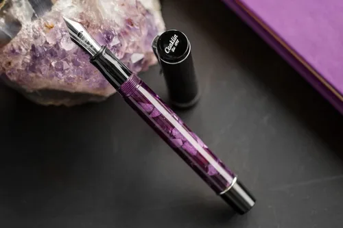Vista 35 de Conklin Duragraph Pluma estilográfica Abalone Nights - Punta mediana, elegante instrumento de escritura con exquisito acabado de abulón
