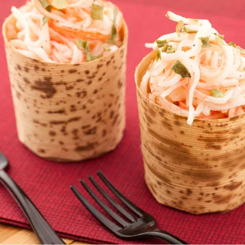 Vista 3 de Restaurantware Vasos desechables de 2 onzas para aperitivos, 200 mini ramequines de bambú, sostenibles para alimentos calientes y fríos, todas