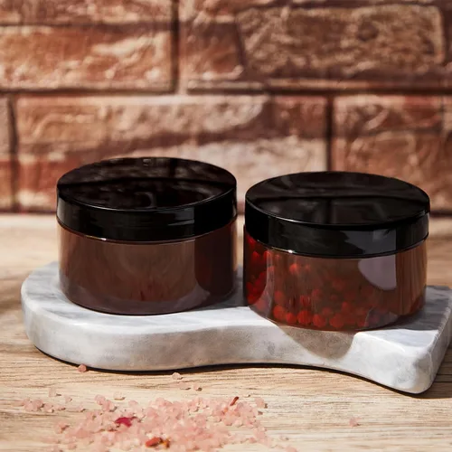 Vista 8 de Paquete de 24 tarros cosméticos de PET ámbar de 4 onzas con tapas negras y Ámbar con tapa negra
