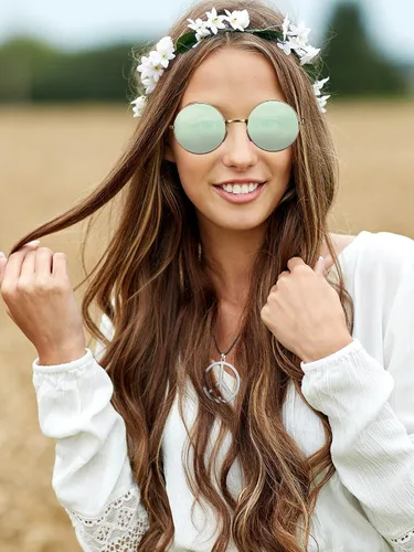 Vista 6 de Juego de accesorios de vestir hippie con gafas hippie y collar con signo de paz