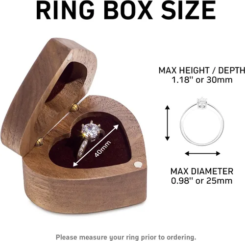 Vista 2 de Wislist Caja para anillo de compromiso de madera con forma de corazón grabado para propuesta de boda