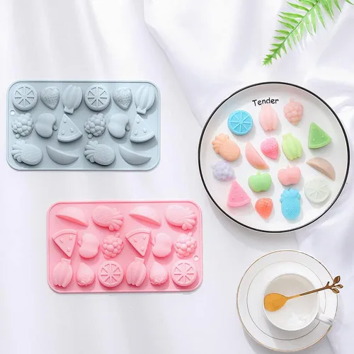 Vista 4 de CANDeal Paquete de 2 moldes de gelatina en forma de fruta, moldes de silicona para fondant 3D, mini moldes de caramelo de fresa para moldes de piña