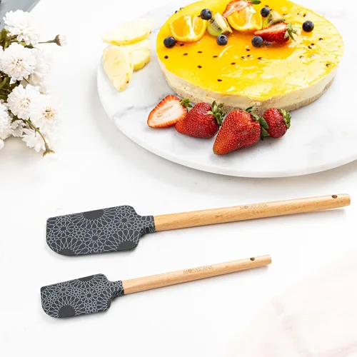 Vista 4 de Juego de 2 espátulas de silicona con mango de madera y patrón impresionante (negro)