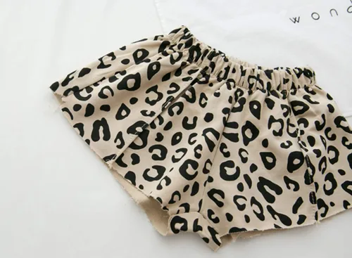 Vista 7 de Conjunto de ropa de verano con estampado de leopardo y camiseta y pantalones cortos, 2 piezas