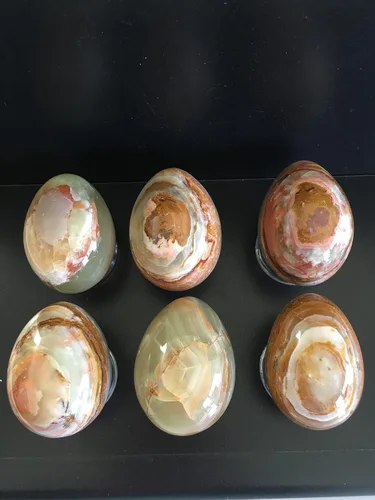 Vista 8 de Ónix natural con bandas de arco iris de 2.5 pulgadas, forma de huevo, piedra de cristal curativo, mineral