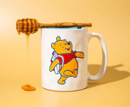 Vista 3 de Winnie The Pooh - Taza de cerámica de Disney Adventure Awaits Pottery, taza de café para expreso, cacao, té, capacidad para 16 onzas
