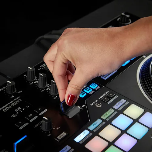 Vista 15 de Pioneer DJ DDJ-REV7 Controlador de DJ Serato de 2 decks