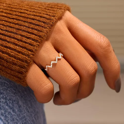 Vista 4 de STORYJEWELLERY Highs and Lows Ring for Women, Gold Plated Sterling Silver Zig Zag Ring for wife, Up and Down Ring for Girls, Love Ring for Girlfriend