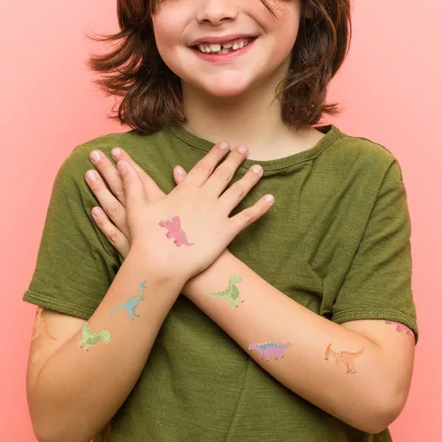 Vista 3 de Flash Tattoos Juego variado de tatuajes de dinosaurio para niños 25 tatuajes temporales envueltos individualmente Suministros para fiestas