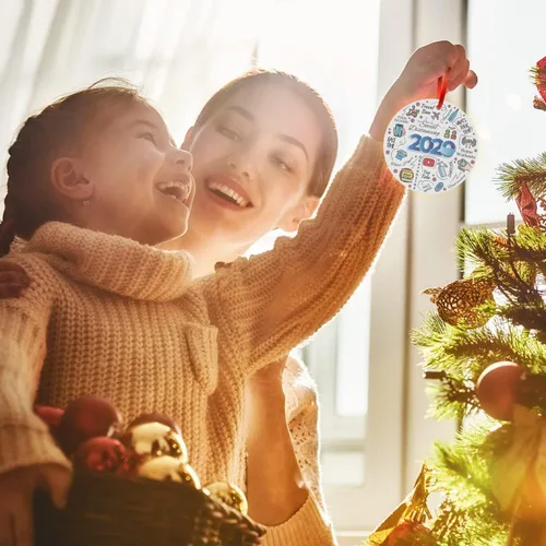 Vista 2 de Soul Décor - Adornos de Navidad 2020, gran adorno redondo de metal de 3.75 pulgadas para 2021, bolsa de terciopelo de Sigo Signs incluida