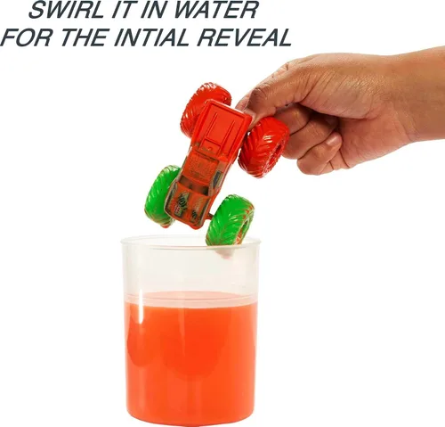 Vista 3 de Hot Wheels Camiones Monstruo de Juguete, Color Reveal Vehículo a Escala 1:64 con Tanque de Agua con Clip, Sumérgelo en Agua para Sorpresa