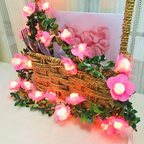 Vista 2 de Guirnalda de luces de encaje de rosas y vides, guirnalda de flores de espuma artificial, luz blanca cálida, funciona con pilas, para el día de San