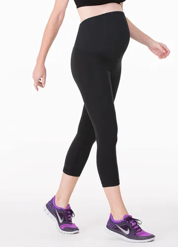 Vista 2 de Ingrid & Isabel Maternity Workout Capri Active Leggings for Your Pregnancy