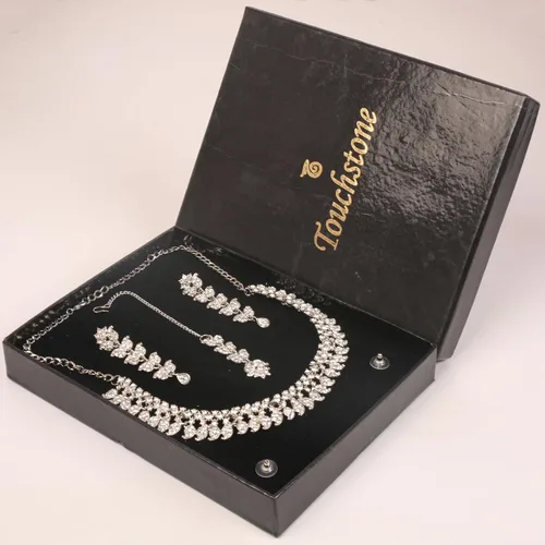 Vista 6 de Touchstone Conjunto de joyas indias para mujer, collar de boda, collar de oro, gargantilla de bollywood, aretes de diamantes de imitación, disfraz