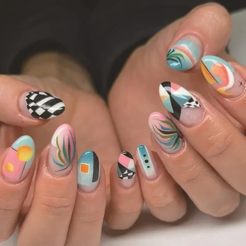 Vista 11 de Uñas postizas cortas en forma de almendra SWEKKE con punta francesa, uñas falsas con diseños de flores 3D en amarillo y rosa, uñas adhesivas