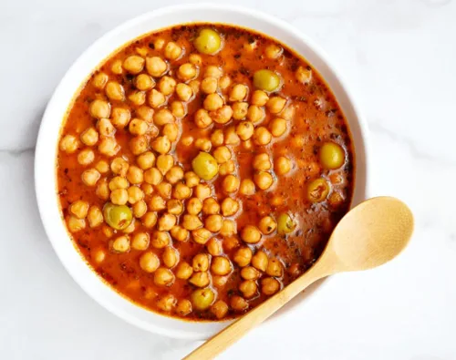 Vista 2 de Sopa de Garbanzos El Ebro con Chorizo, Tocino y Cerdo Ahumado 12/15oz.