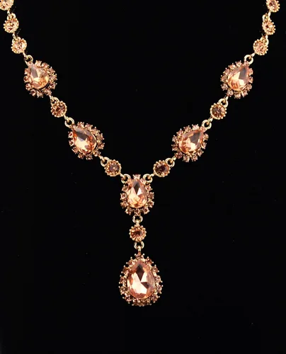 Vista 2 de Radiant Gemstone Teardrop diseño collar y aretes Set