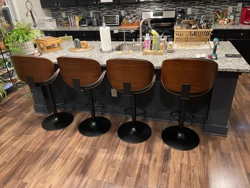 Vista 9 de Juego de 2 taburetes de bar ajustables giratorios de 360°, sillas de bar tapizadas de piel sintética con reposapiés, taburetes de madera para Negro