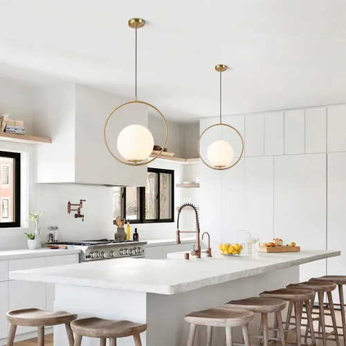 Vista 3 de KCO Moderna lámpara colgante de globo dorado con 1 luz individual de cristal blanco para isla de cocina, lámpara colgante ajustable de mediados
